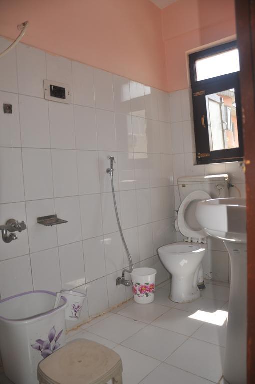 Hotel Azad Durgjan Quarto foto